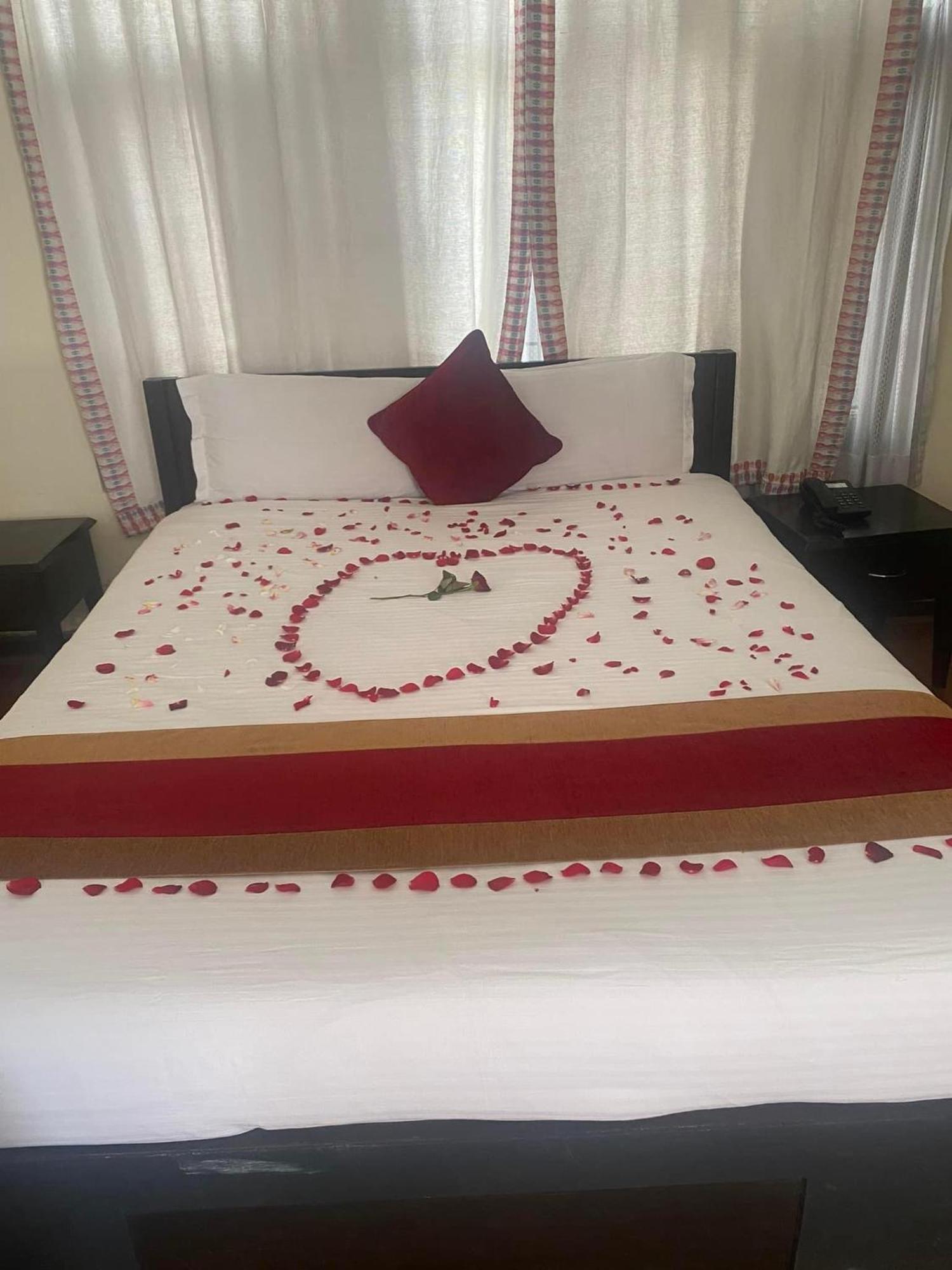 Thamel Eco Resort Катманду Экстерьер фото